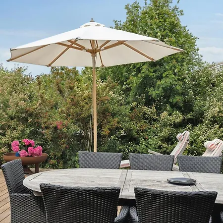 Classic 200 Metres From The Sea *